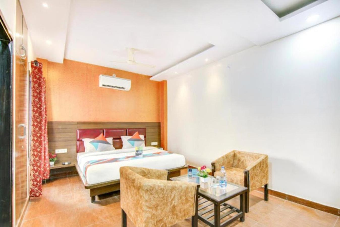 Hotel Gayatri Palace Λάκναου Εξωτερικό φωτογραφία