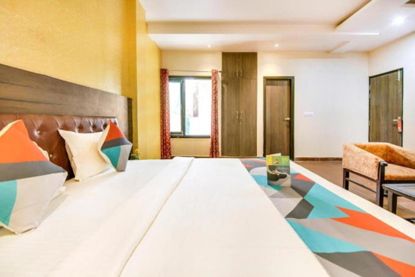 Hotel Gayatri Palace Λάκναου Εξωτερικό φωτογραφία